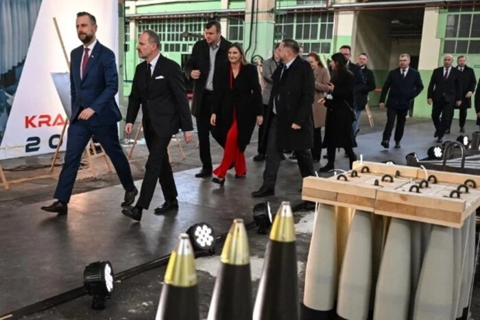 Новий оборонний проєкт: Польща запускає виробництво артилерійських 155-мм боєприпасів