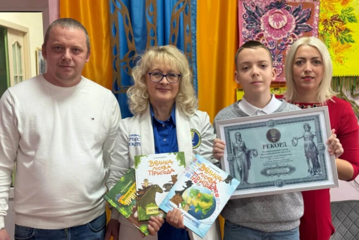 Юний письменник із Сум написав трилогію та встановив рекорд