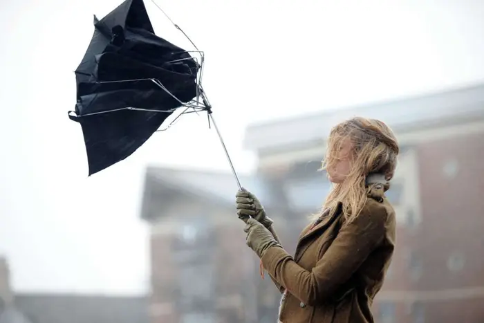 Синоптики попереджають про сильний вітер у низці областей