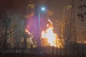 Підстанція є вузловою – від неї відходять численні лінії електропередачі напругою 110-750 кВ, вона обслуговує енергосистему регіону