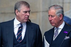 Король Великої Британії Чарльз III та його молодший брат Ендрю