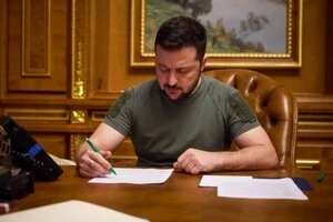 Зеленський підписав закони про продовження воєнного стану і мобілізації