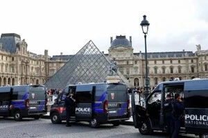 Від таксиста до спецназівця: ЗМІ розповіли, хто стояв за пограбуванням Лувру
