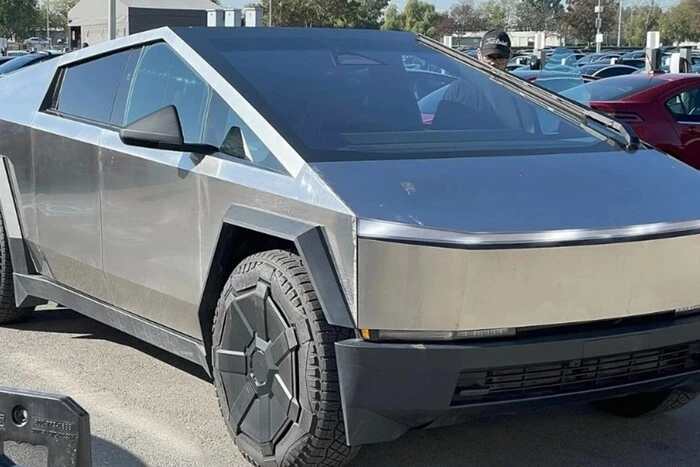 Tesla відкликає у покупців понад 6 тис. електропікапів Cybertruck