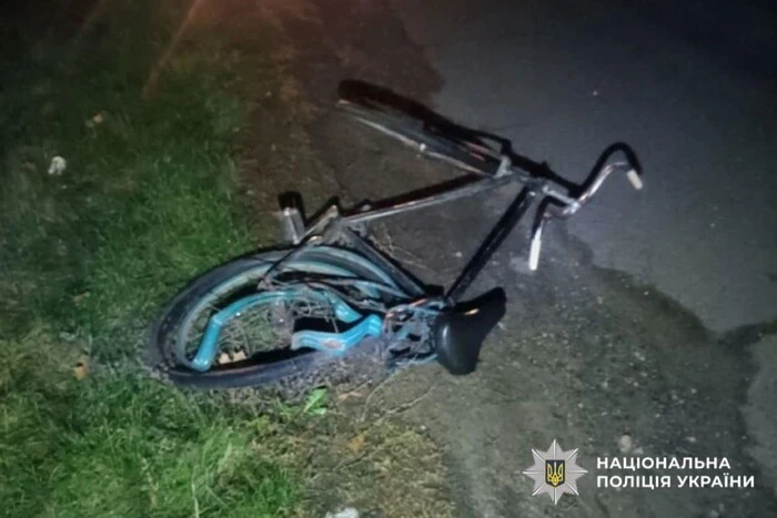 На Київщині мікроавтобус збив велосипедиста: чоловік загинув на місці