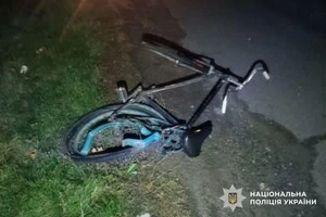 На Київщині мікроавтобус збив велосипедиста: чоловік загинув на місці