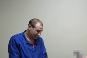 «Навіщо ти прийшов мене вбивати?». Мати полоненого окупанта, яка живе в Україні, довела його до сліз