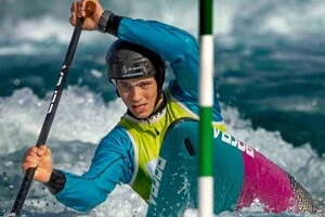 Розенталс є вихідцем з Латвії і представляв Велику Британію на престижних міжнародних змаганнях