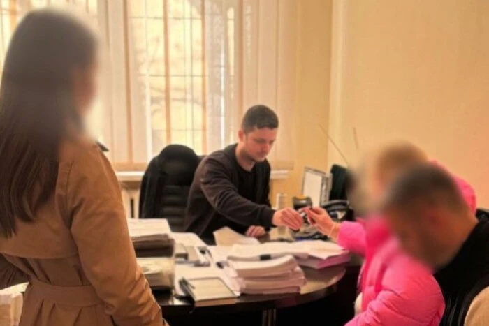 У Києві головна бухгалтерка фірми підозрюється у купівлі квартири за кошти компанії