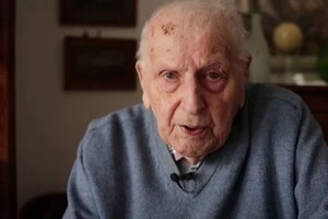 Легендарний велогонщик під час церемонії відкриття Олімпіади-2024 передавав смолоскип Марі-Жозе Перек та Тедді Рінеру