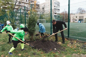 На Лісовому масиві під час толоки висаджено 15 сосен (фото)