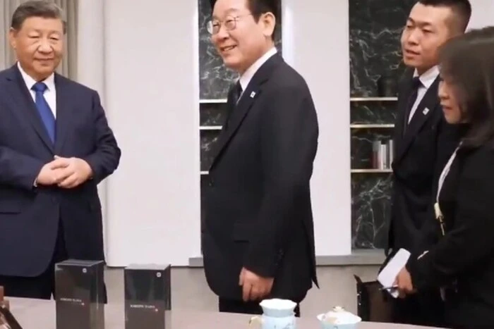 Лідер Китаю пожартував про «бекдор» у китайських гаджетах для президента Південної Кореї