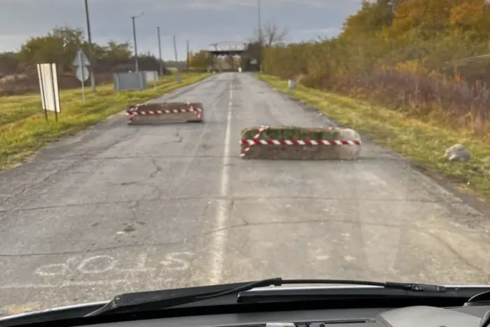 На Закарпатті біля пунктів пропуску встановлюють бетонні блоки: прикордонники назвали мету