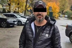 У Польщі затримано активіста, який зривав українські прапори