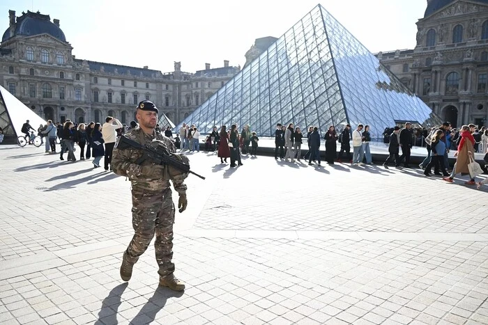 Награбовані прикраси з Лувру можуть зникнути назавжди: експерт повідомив найгірший сценарій