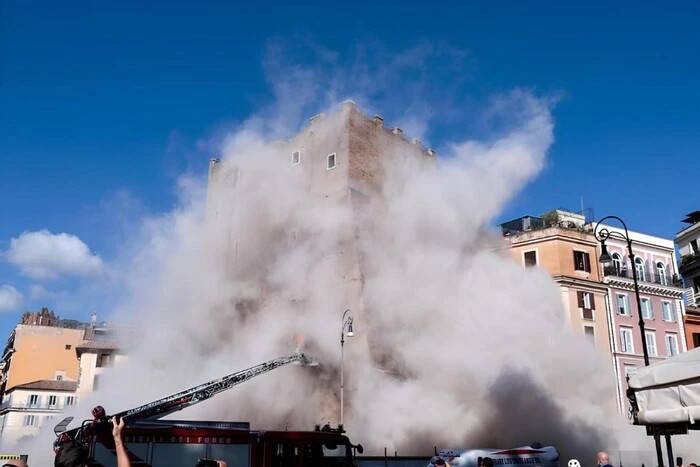 Рим: рятувальники визволили робітника з-під завалів середньовічної вежі
