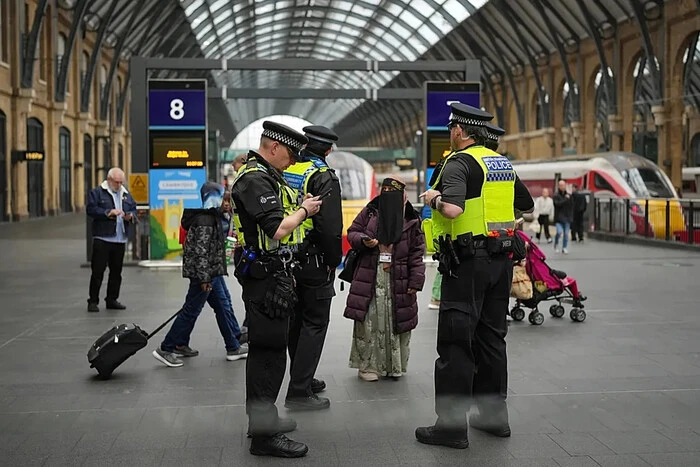 Різанина у лондонському потязі: підозрюваного взяли під варту