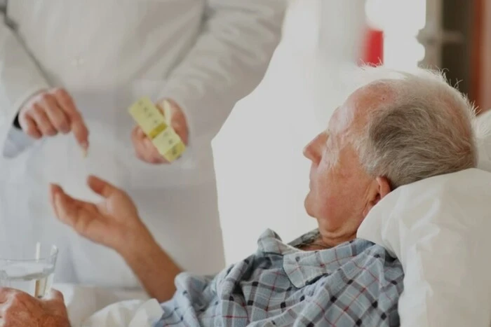 Інсульт значно частіше вражає бідних людей: дослідження