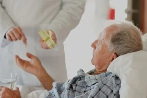 Інсульт значно частіше вражає бідних людей: дослідження