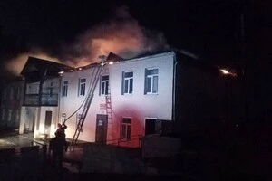 Займання почалося через скупчення голубиного посліду, що застряг у димохідній трубі будинку культури