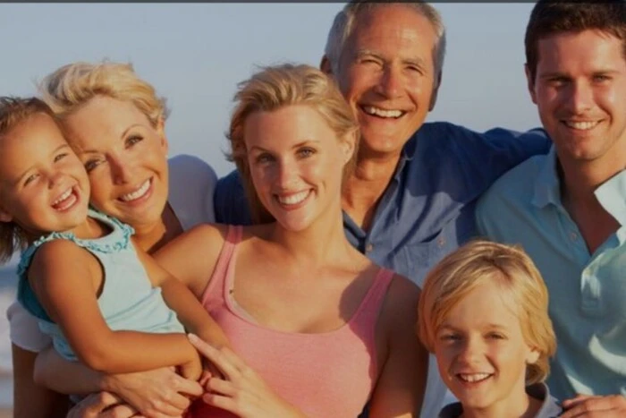 Між поколіннями зростає дистанція, люди дедалі більше страждають від самотності – дослідження