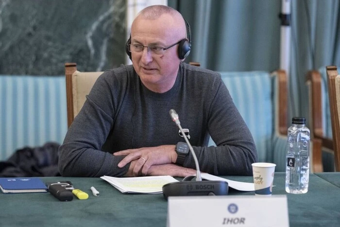 Відпочинок з сімʼєю замість закордонних відряджень. Головний міграційник Закарпаття втрапив у скандал