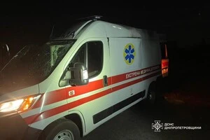 На Дніпропетровщині окупанти вдарили по «швидкій»: поранено медиків