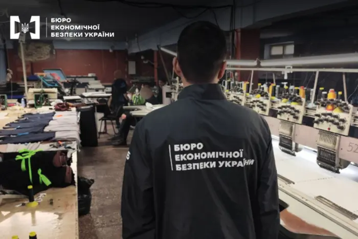 На Одещині іноземець організував роботу цеху з підробки брендового одягу – вирок суду