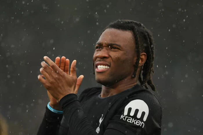 Захиснику «Тоттенгема» погрожували пістолетом за відмову в співпраці