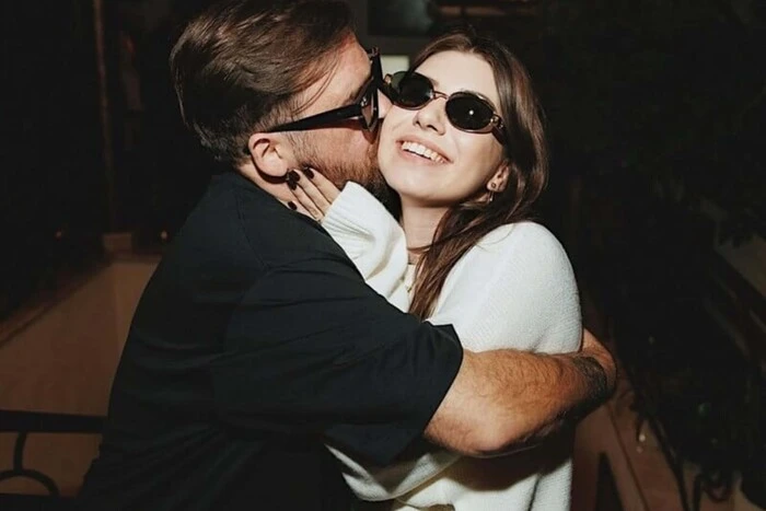 «Без обмежень», але з обручкою: Танчинець натякнув на зміну статусу