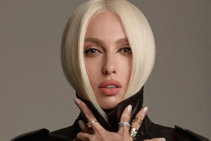 Оля Полякова вразила мережу розкішними формами у новій фотосесії