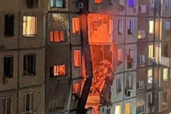 У Дніпрі безпілотник влучив у багатоповерхівку