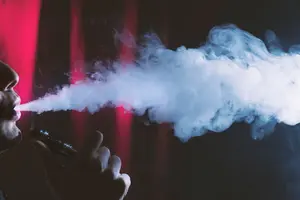 Хто «прикурює» на вейпах? БЕБ оголосило «велике полювання» на продавців електронних сигарет