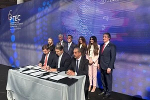 Україна відкриває новий маршрут постачання газу зі США через Грецію