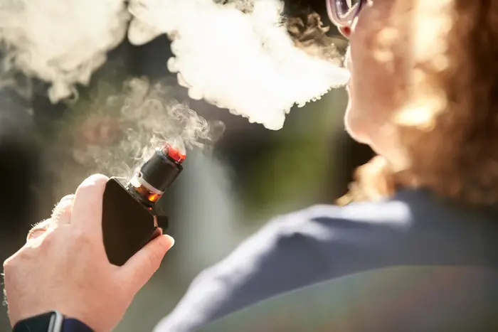Яку частку ринку легальних тютюнових виробів відкусили нелегальні вейпи? Названо цифру