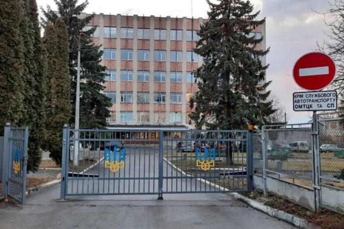 У Тернополі чоловік, тікаючи із ТЦК, випав із вікна п’ятого поверху