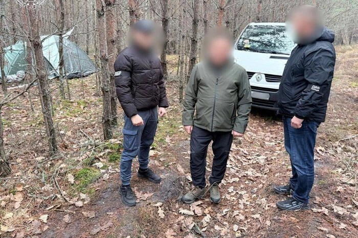 Украв гроші та втік у ліс. Що вирішив суд щодо поліцейського з Києва