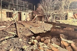 Внаслідок влучання виникла пожежа, яку рятувальники оперативно ліквідували