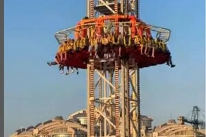 Люди «зависли» на висоті 60 метрів