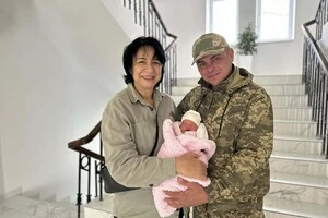 Захисниця ЗСУ народила доньку у 52 роки