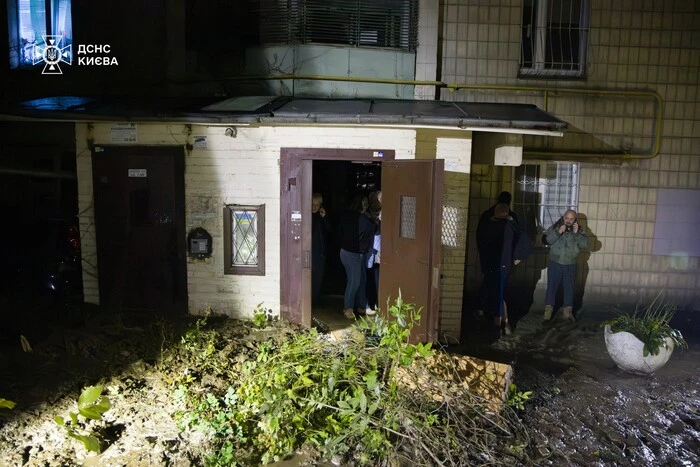 Прорив водопроводу на Печерському узвозі: витік води локалізовано