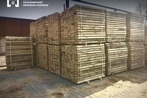 На Київщині викрито схему незаконного експорту цінної деревини: проведено понад 60 обшуків