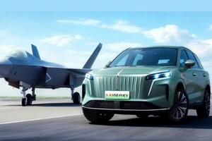 Китайський гібрид Hongqi HS6 PHEV побив рекорд, подолавши шлях у 2327 км