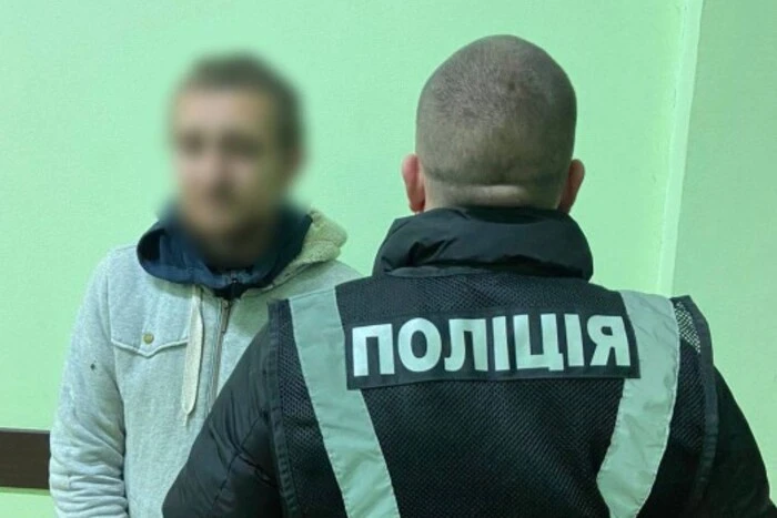 У Києві рецидивіст через ревнощі намагався вбити співмешканця своєї дружини