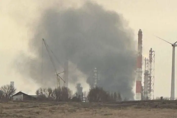 Дрони Служби безпеки атакували НПЗ в Орську за 1,4 тис. км від України – джерело