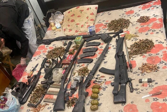 Житель Фастівщини зберігав вдома арсенал зброї: яке покарання отримає
