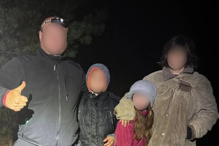Блукали в лісі понад добу: поліція розшукала сім'ю, яка пішла по гриби