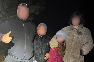 Блукали в лісі понад добу: поліція розшукала сім'ю, яка пішла по гриби