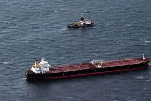 Китай будує «тіньовий флот» для обходу санкцій США на російський газ