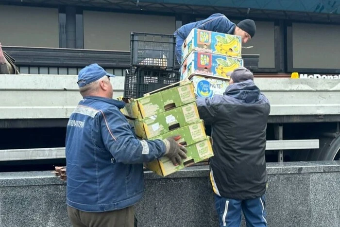 Столичні комунальники знову взялися за стихійну торгівлю у підземних переходах: фото